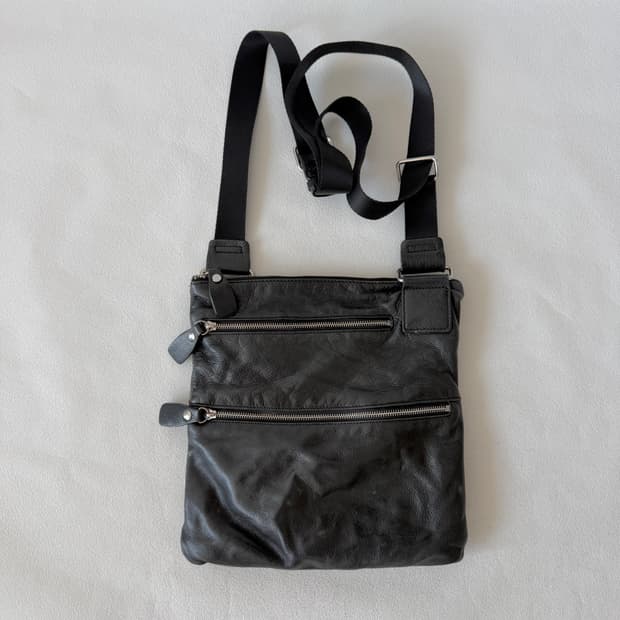 Margot 레더 크로스백