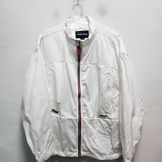 예스아이씨 화이트 바람막이 