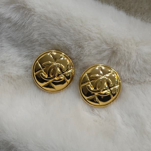 샤넬 금장 마테라쎄 cc 로고 귀걸이 귀찌 (정품)