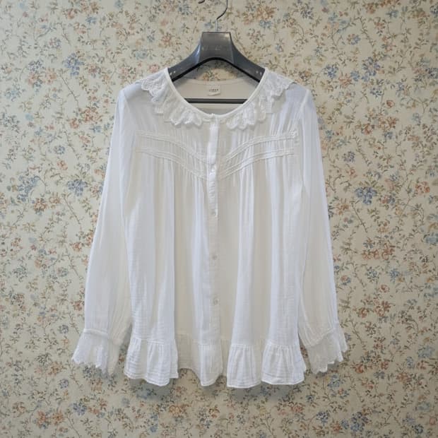 화이트 프릴 블라우스 66