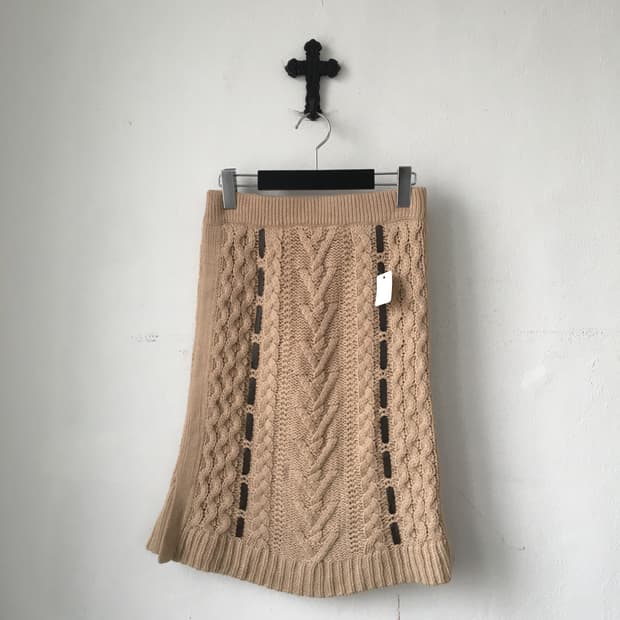 Cable pattern knit skirt