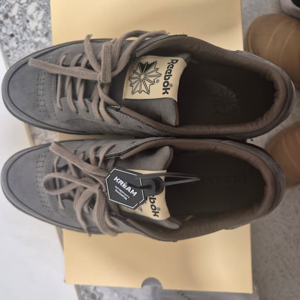 리복 카키스 275