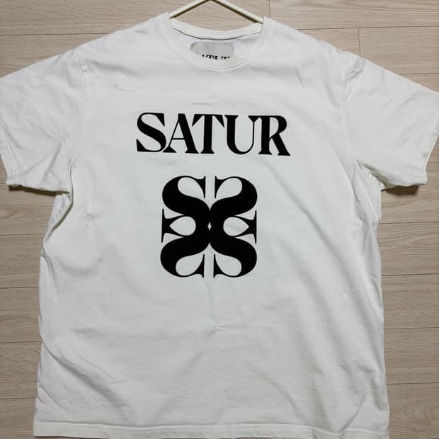 SATUR 새터 로고 반팔티 