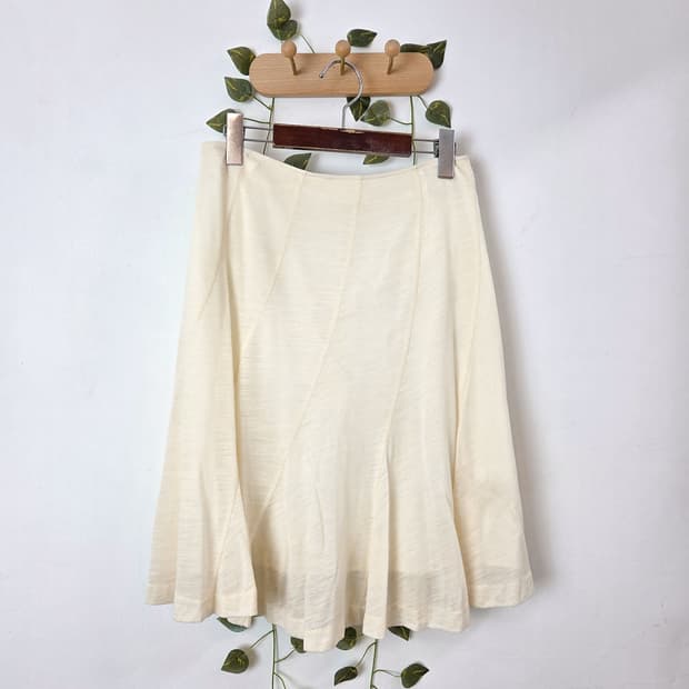 사선 미디 스커트