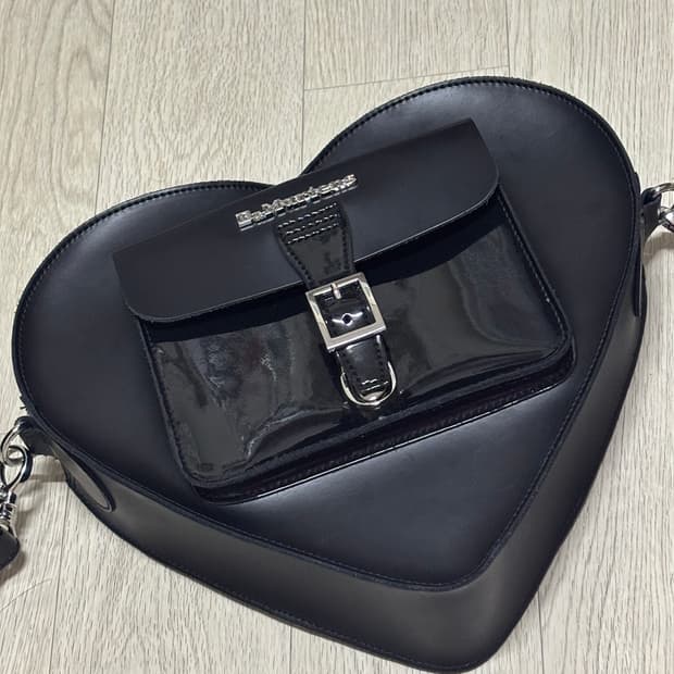 닥터마틴 하트 백팩 가방 블랙 양지뢰 지뢰계 로지타 시허니 리즈리사