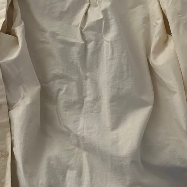 자라 노란 셔츠입니다