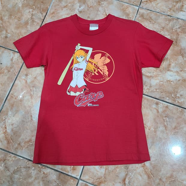 히로시마 도요 카프 x 에반게리온 아즈카 티셔츠
