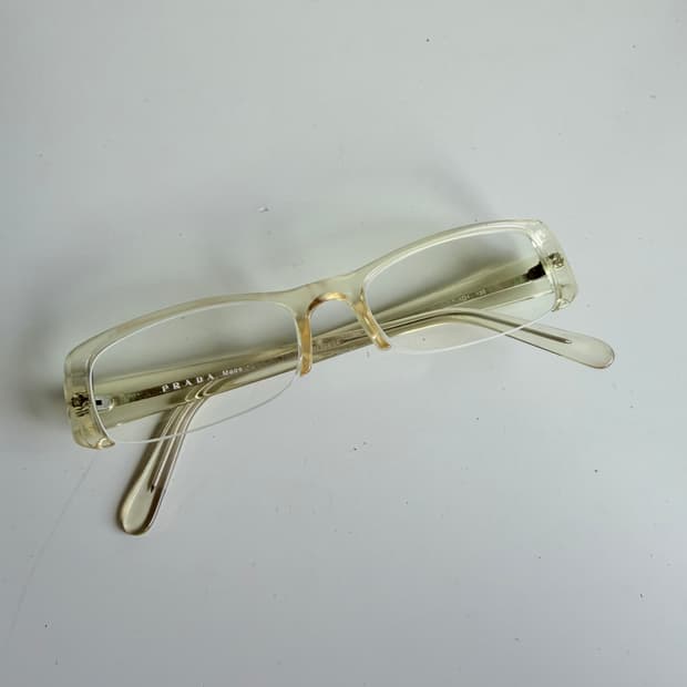 프라다 투명 반무테 안경