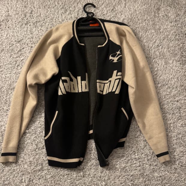 디미트리블랙 VLAD 2WAY 레글런 아트웍 집업 니트 