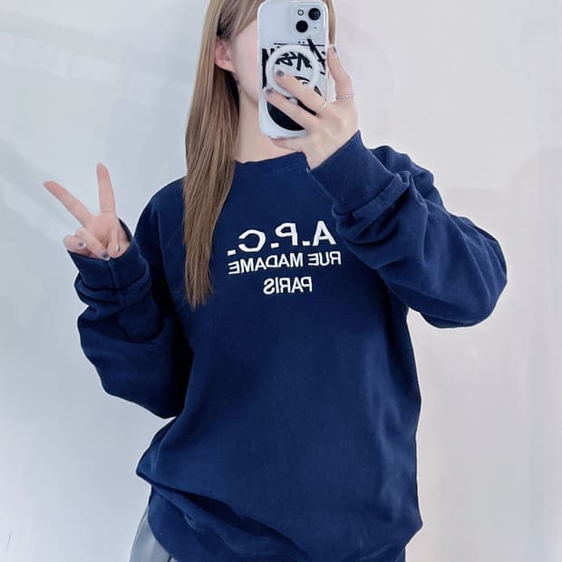 A.P.C 네이비 빅로고 맨투맨