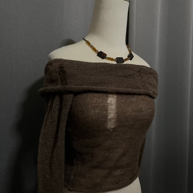 데미지 오프숄더 니트