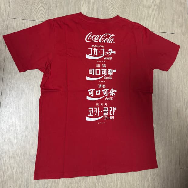 GU x 코카콜라 콜라보 티셔츠