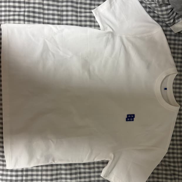 아더에러 시그니피컨트 반팔 티셔츠 01 오프 화이트 M팝니다