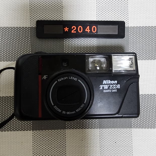 니콘 TW 줌 데이터백 필름카메라