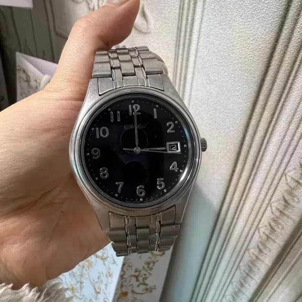 세이코 흑판 쿼츠 시계