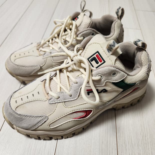 휠라 운동화 남녀공용 워킹화 레이트레이서 사이즈240

사용감은 좀 있지