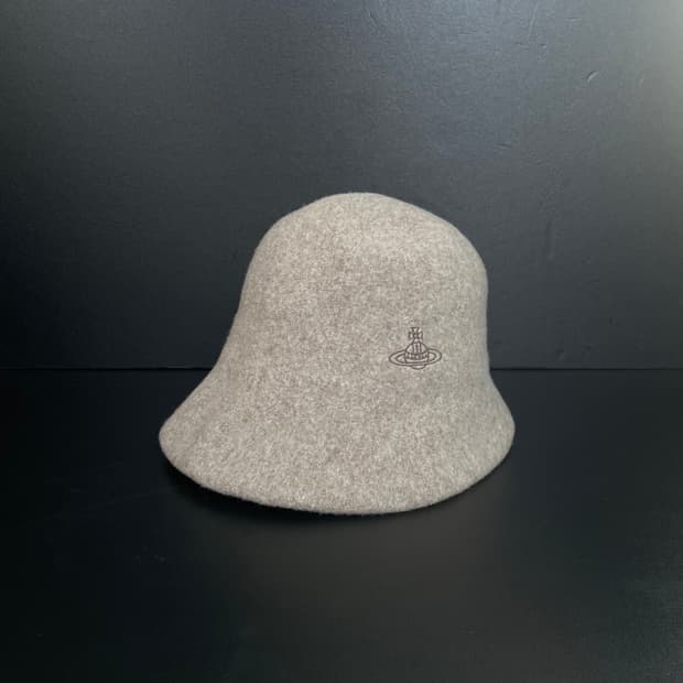 비비안웨스트우드 자수 바스크 크로쉐 울 버킷햇