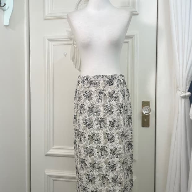 khaki ivory rose lace skirt(size-M)