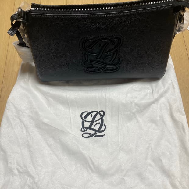 <새상품>루이까또즈 블랙 가죽 숄더백