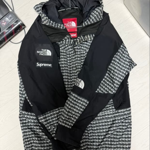 슈프림X노스페이스 스터드 바람막이 L