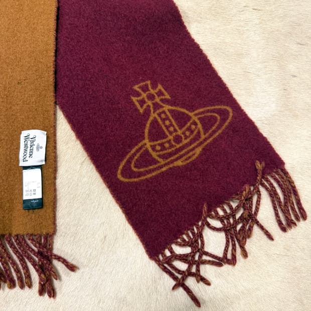 비비안웨스트우드 빅로고 양면 머플러