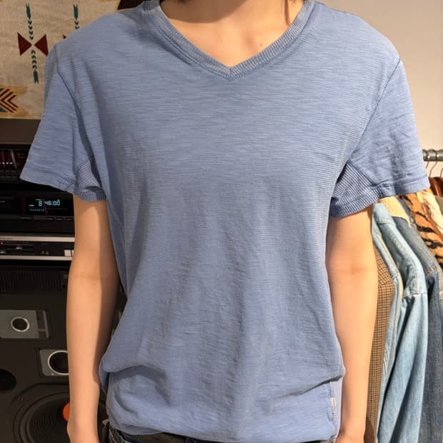 Calvin Klein 클린 무드 브이넥 반팔 티셔츠