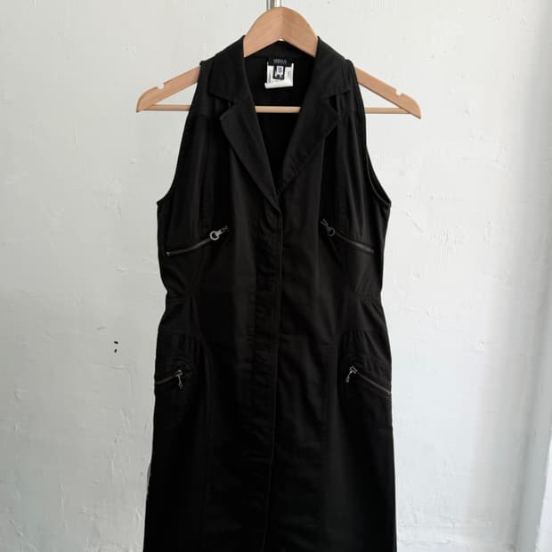 Versace 베르사체 블랙 컬러 슬리브리스 원피스