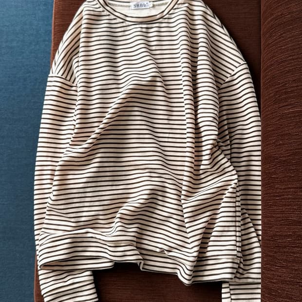 Border stripe design L/S knit top