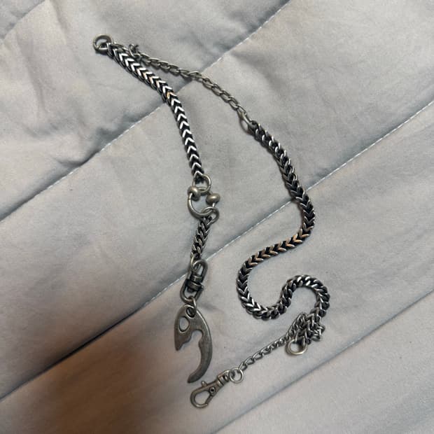 해칭룸 브로큰에그 목걸이