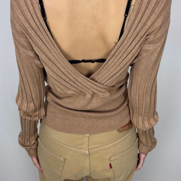 DEEP V-NECK CAMEL KNIT