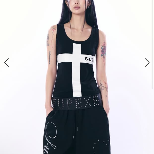 셋업이엑스이) Logo Cross Sleeveless Top BK F