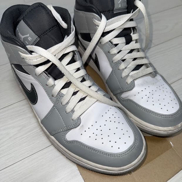 조던1 미드 라이트 스모크 그레이