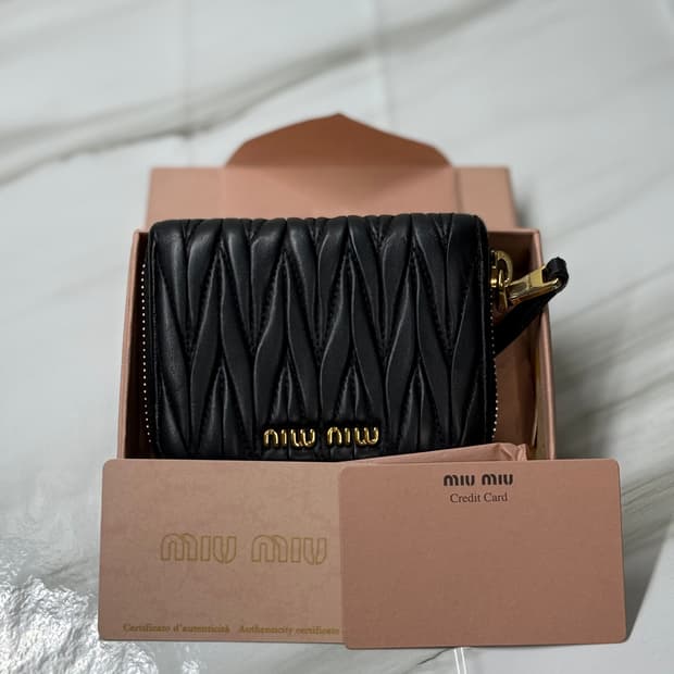 미우미우 마테라쎄 지갑