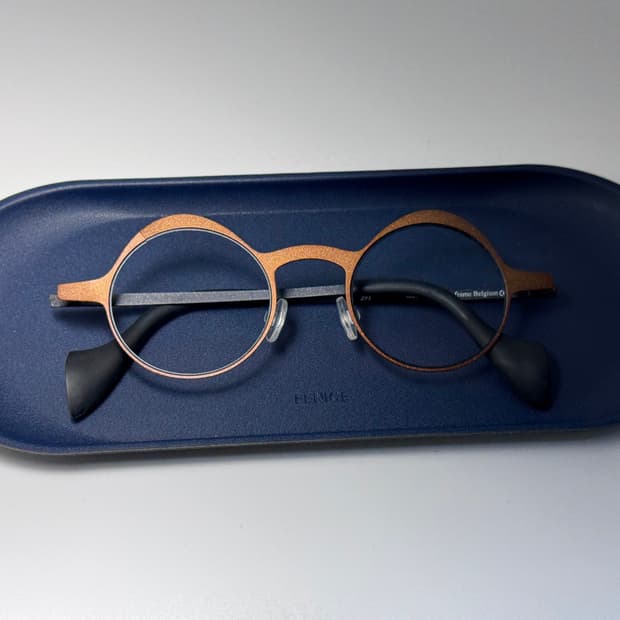 테오 theo 작가 디자이너 개그맨 예술가 미술가 벨기에 안경 0072