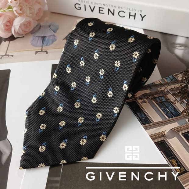 지방시 실크 블랙 플라워 자카드 넥타이 9.6cm A등급 A18890
