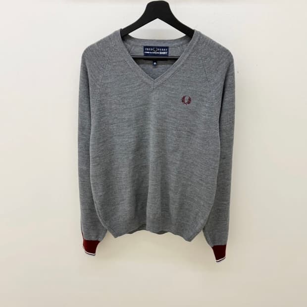 꼼데가르송 셔츠라인 x 프레드페리 v넥 니트