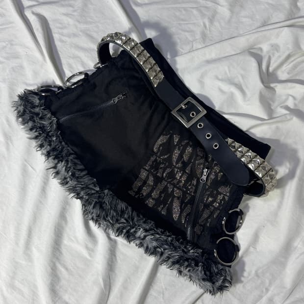 Dig deep 퍼 트리밍 레터링 쇼츠 y2k 갸루 펑크