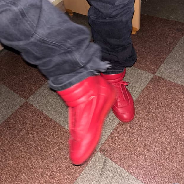 마르지엘라 퓨처 260 레드