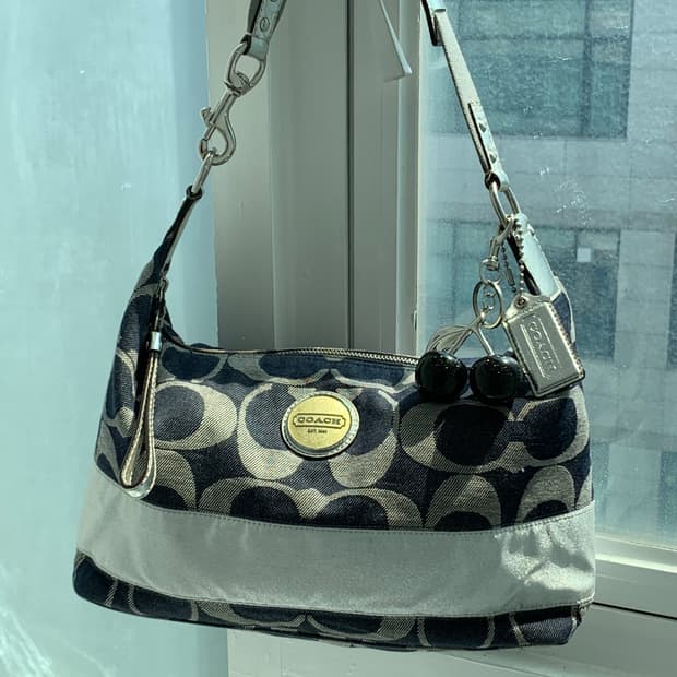 희귀🩶 Coach denim silver shoulder bag