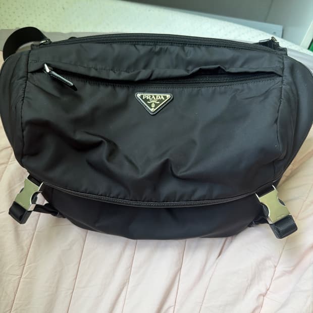 프라다 리나일론 바이커백 블랙L