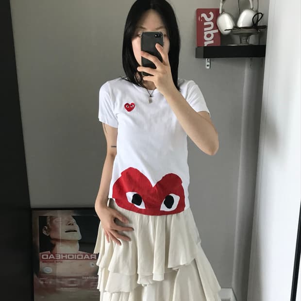 플레이 꼼데가르송 여성용 레드와펜 반하트 화이트 반팔티