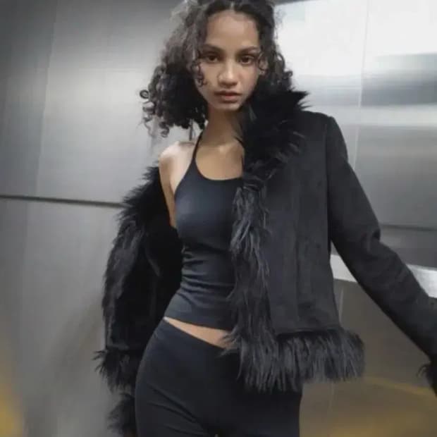 드라이로즈 라인 퍼 무스탕 블랙