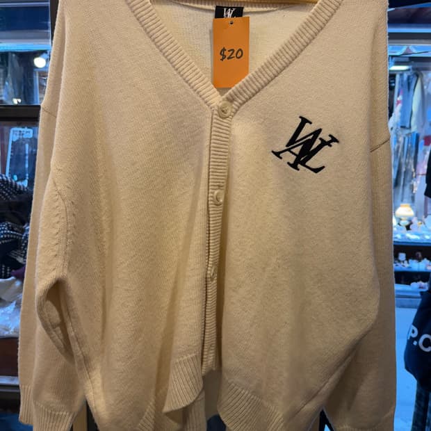 우알롱 브이넥 니트 가디건 화이트