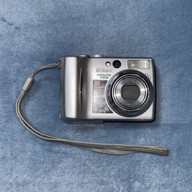 [빈티지 디카] 니콘 쿨픽스 7900 실버