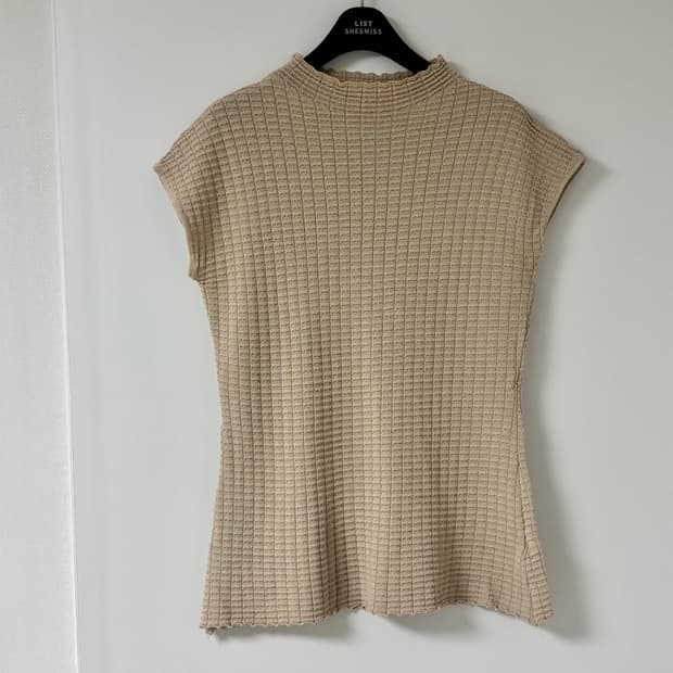 민소매 반폴라 티셔츠