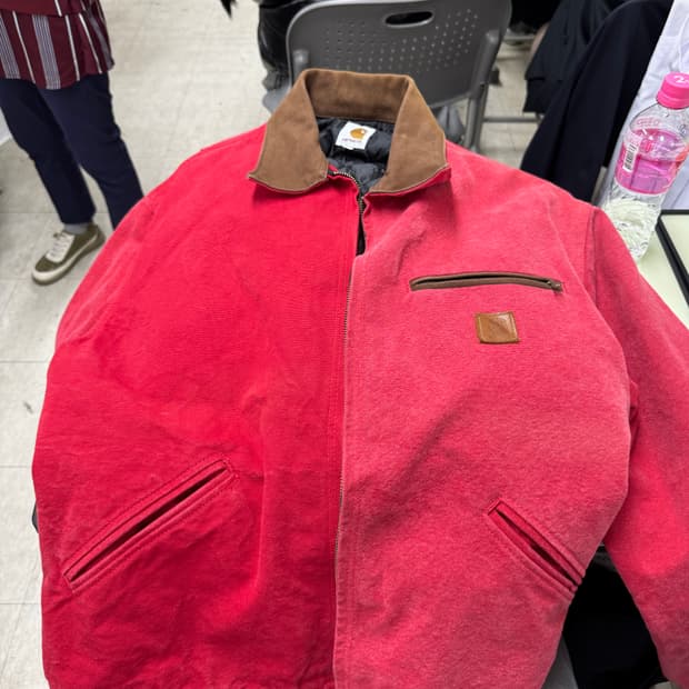 칼하트 레드 자켓 팝니다