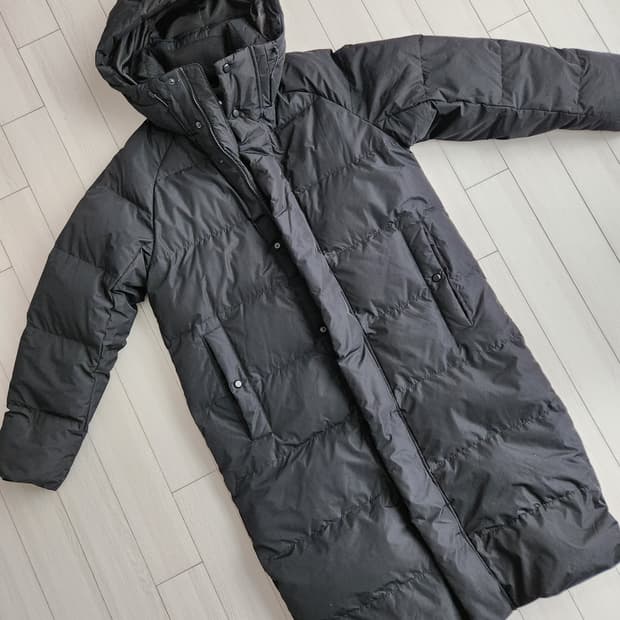 새상품급)탑텐 블랙 롱패딩 털빵빵해요 사이즈M


오염 하자 없이 깨끗해