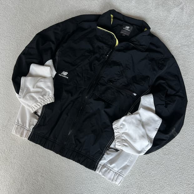 뉴발란스 블랙/화이트 바람막이  자캣 100