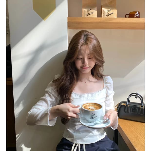 제니오 클린스퀘어 레이스 블라우스