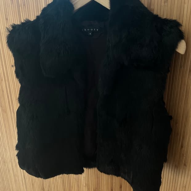 띠어리 레빗 숏베스트